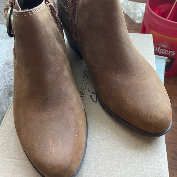 Clarks Women's Brown Ankle Boots with Buckle - Picture 3 of 4